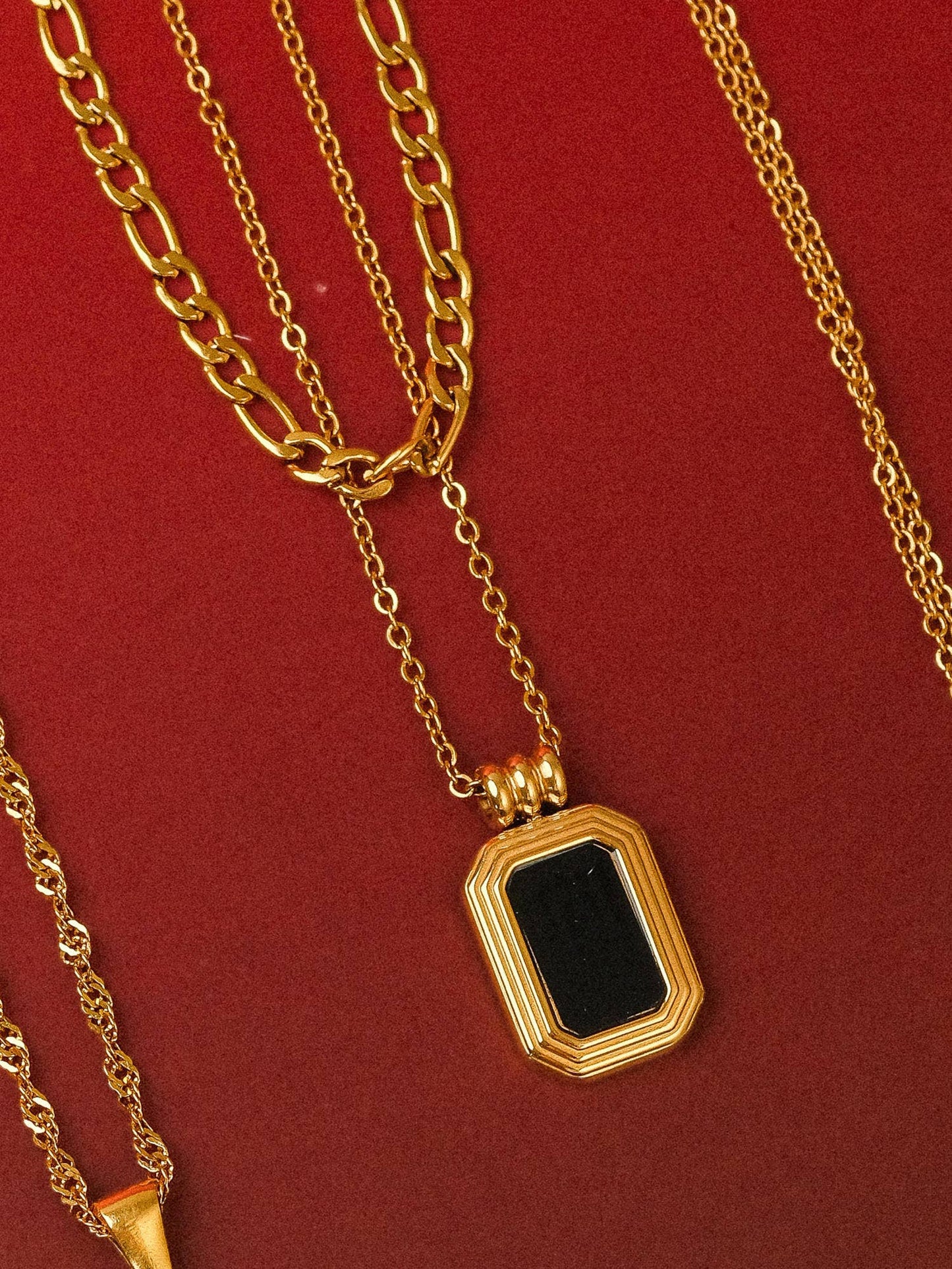 Mare Black Pendant Necklace