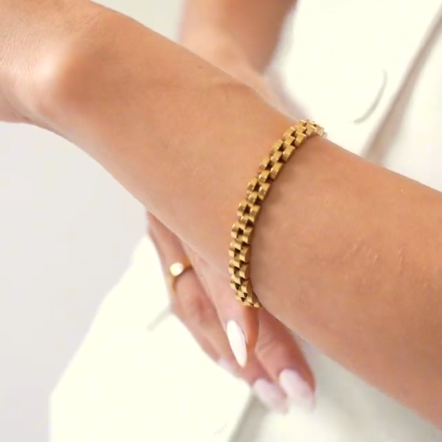 Dainty Royal Bracelet
